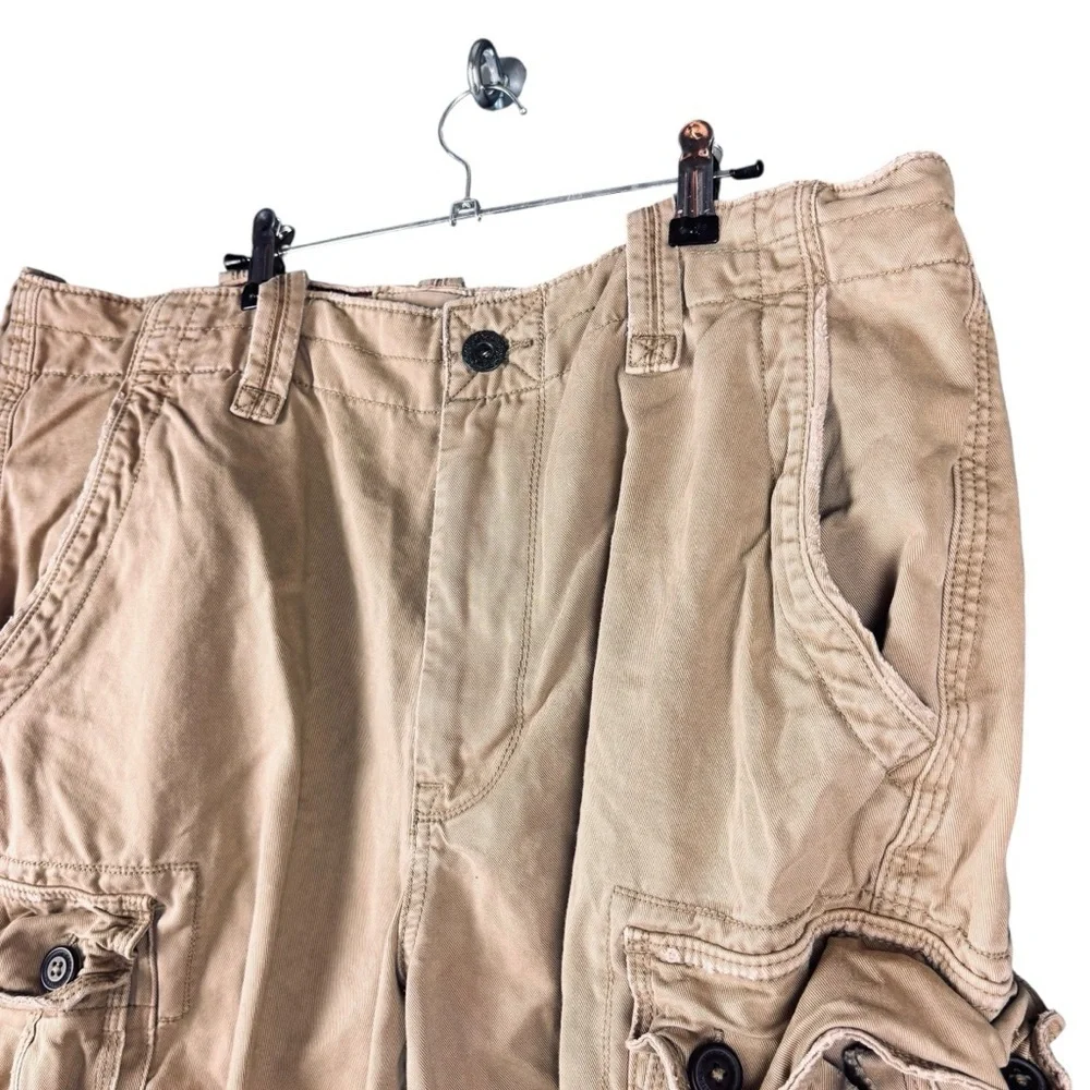 American Eagle Outfitters Very Y2K Classic Cargo Shorts – Sz 38 (Excellent)